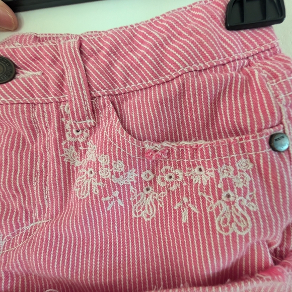 🛍️4 For $15🛍️Route 66 Pink Jean Shorts with Floral Embroidery - Picture 4 of 8